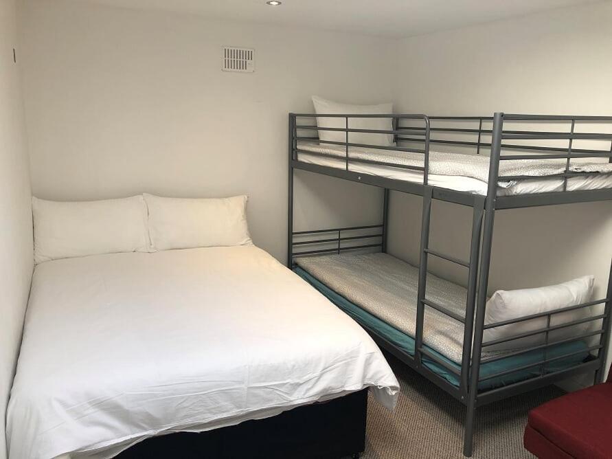 O Hostel EDI Eksteriør bilde